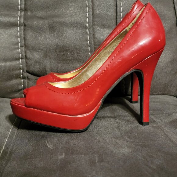 Candie's size 8, gently used red heels - Picture 2 of 3